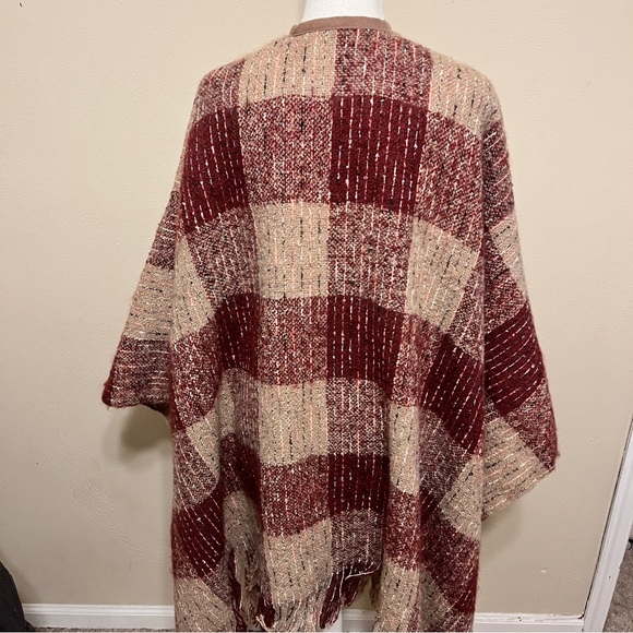 ✨NWT Torrid Reversible Ruana - Picture 6 of 8